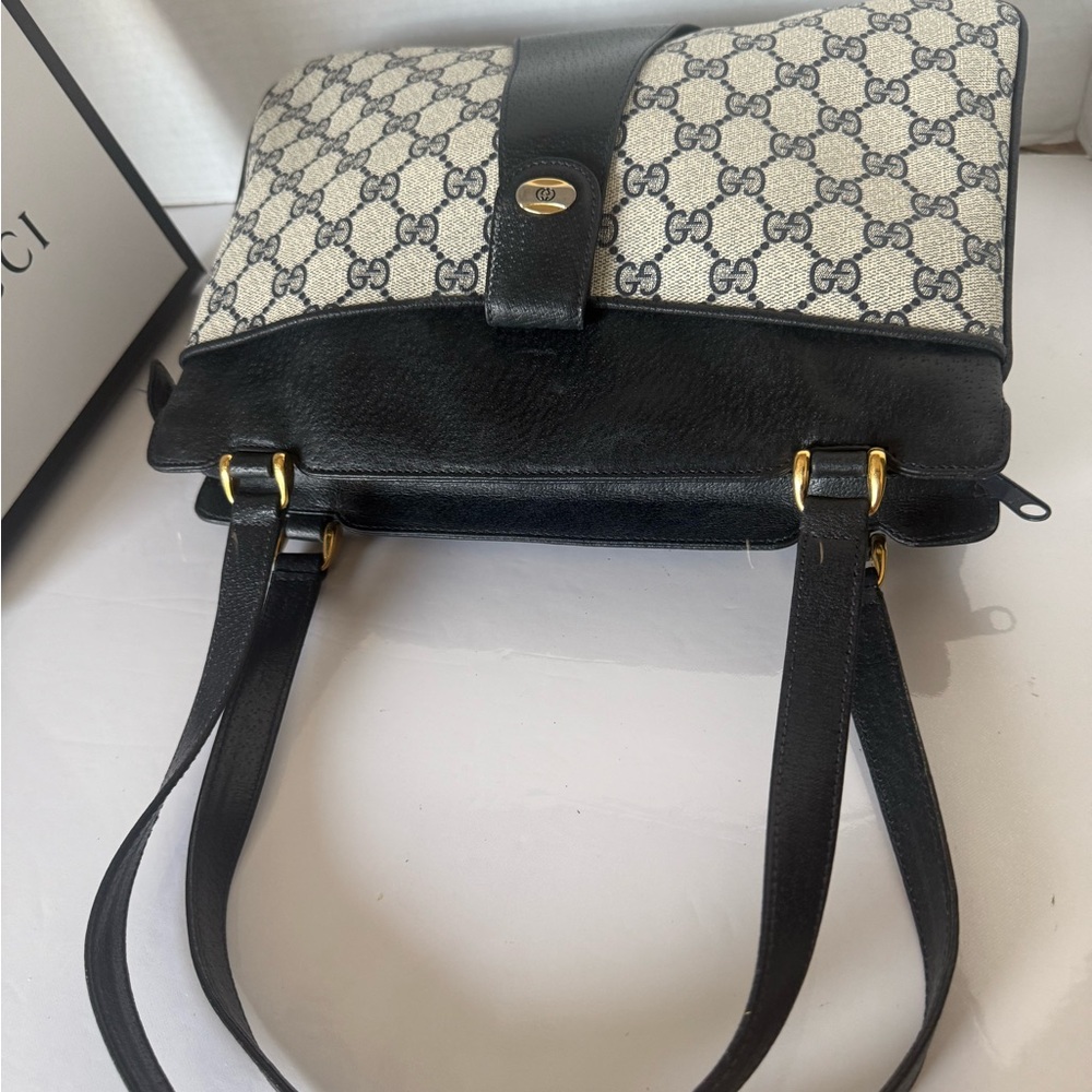 Authentic Gucci Bag. - Picture 8 of 16